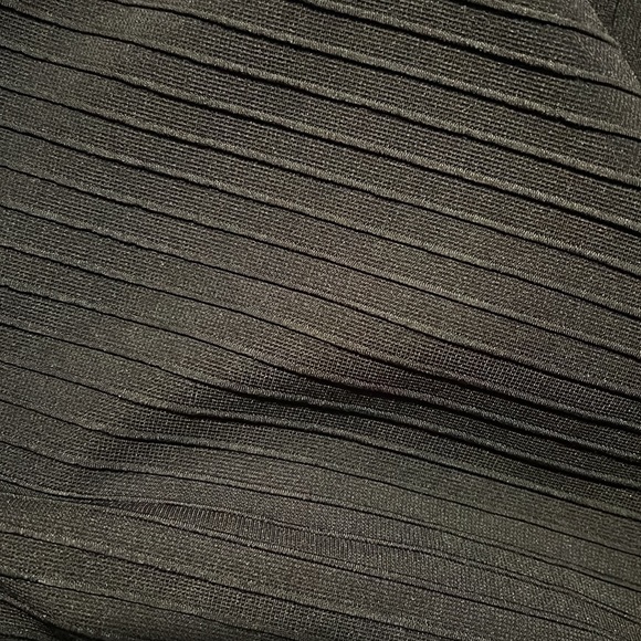 Textured bodycon skirt - Picture 3 of 7